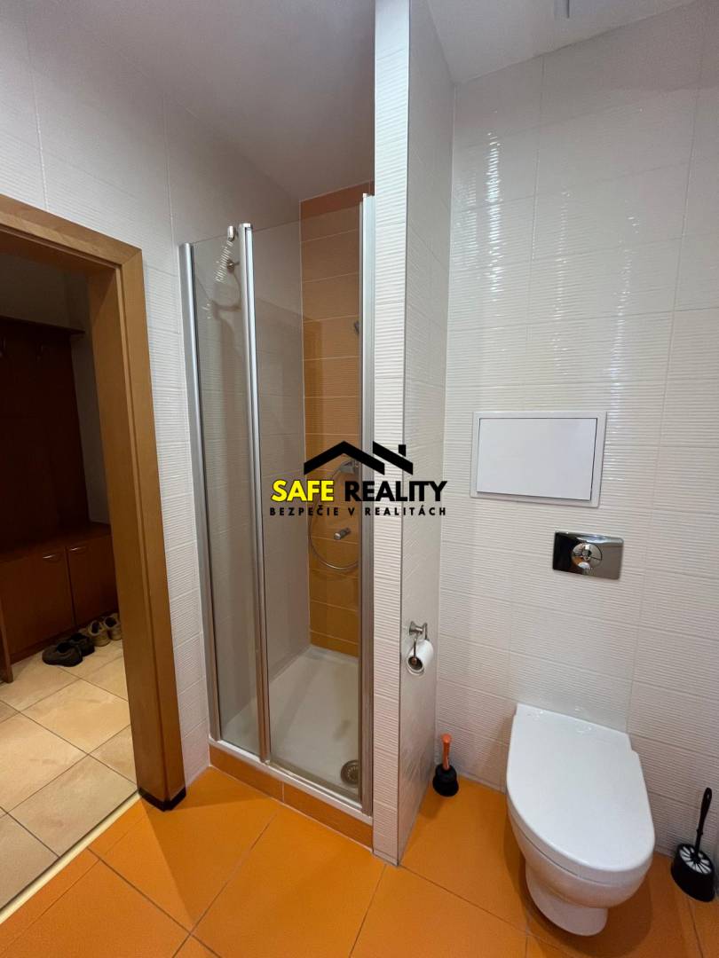 WhatsApp Image 2025-12-06 at 21.45.08 (5).jpeg