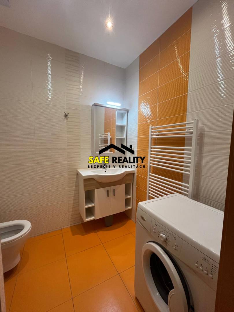 WhatsApp Image 2025-12-06 at 21.45.08 (4).jpeg